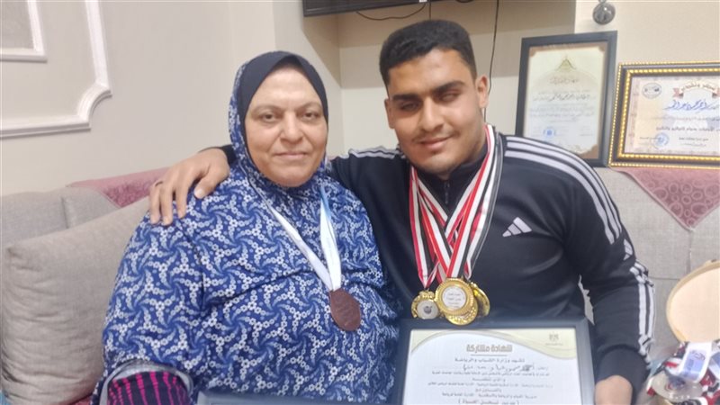 أحمد عياد البطل الكفيف