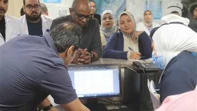 جولة ميدانية لمساعد مدير الرعاية الصحية لمتابعة المنشآت الطبية بالسويس