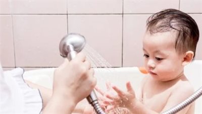  غرق طفل رضيع في حوض الاستحمام بعد أن نسيه والده أثناء العشاء