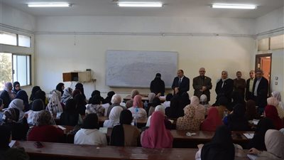 نائب رئيس جامعة الأزهر للوجه القبلي يتفقد انتظام الدراسة ويؤكد على دعم البيئة 