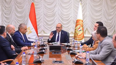 وزير العمل يعزّز الشراكة مع 