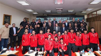 رئيس اتحاد السلة يهنئ الأهلي على تتويجه بدوري المرتبط