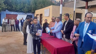 مدير عام تعليمية نجع حمادي يشهد حفل تكريم أوائل الطلاب وحفظة القرآن الكريم 
