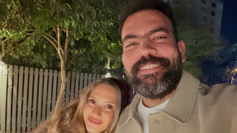 خالد عليش وزوجته