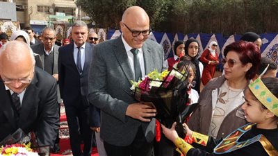 محافظ القليوبية وسفير السويد يتفقدان مبادرة «الفصل الأخضر» بمدرسة القناطر