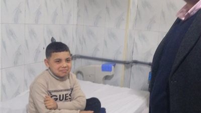 محافظ البحيرة تتابع حالة الطفل «بسام» وتبدأ جلسات غسيل الكلى فورا