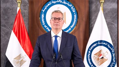 وزير البترول ينعي اللواء أركان حرب كمال مدبولي والد رئيس الوزراء