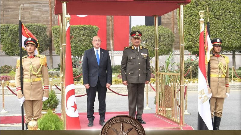 وزير الدفاع ونظيره
