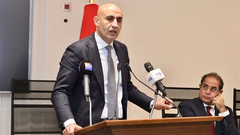 الوزير محمد عبد اللطيف