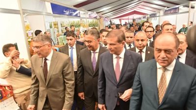 وزيرا التموين والزراعة ومحافظ الجيزة يفتتحون 25 معرض 
