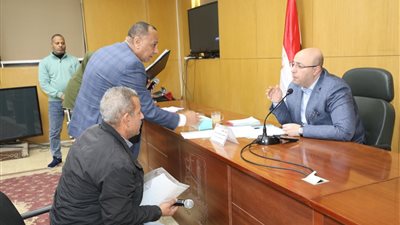 محافظ بنى سويف|صرف إعانات وتوجيه بحلول لمشكلات أهالى سمسطا واهناسيا وبنى بخيت