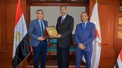 محافظ سوهاج يستقبل رئيس الهيئة العامة للخدمات البيطرية 