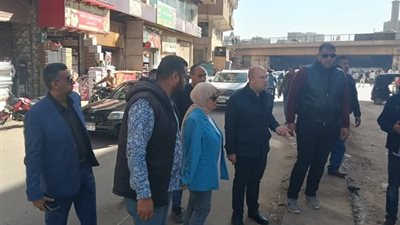 نائب محافظ الجيزة يتابع ميدانيا أعمال تحويل المرافق بمشروع الرصف بطريق الحفرية