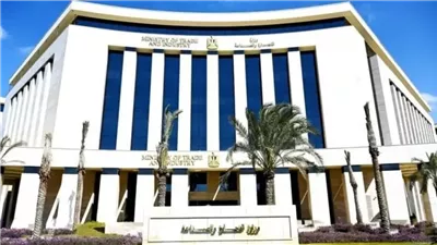 وزير الصناعة: حريصون على دعم مبادرات تحسين جودة حياة العمال