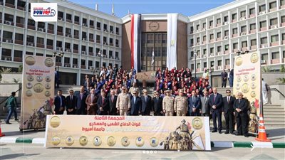 رئيس جامعة المنيا يشهد الندوة التثقيفية المجمعة الثامنة لقوات الدفاع الشعبي 