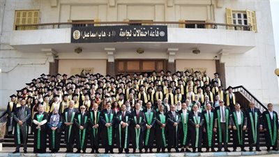أصحاب الرداء الابيض.. تخرج الدفعة 24 لكلية الطب البشري بجامعة بنى سويف 