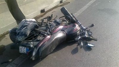 بينهما طفلان.. تصادم دراجة نارية وميكروباص يسفر عن 4 إصابات بأسيوط