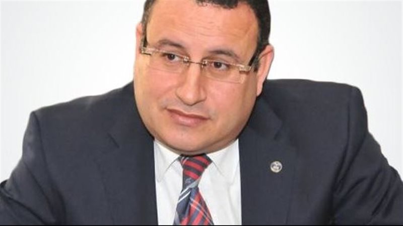 الدكتور عبدالعزيز