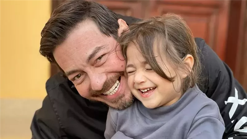 أحمد زاهر وابنته