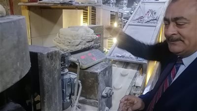 جولة مفاجئة لوكيل تموين دمياط داخل أحد الأفران بالسرو