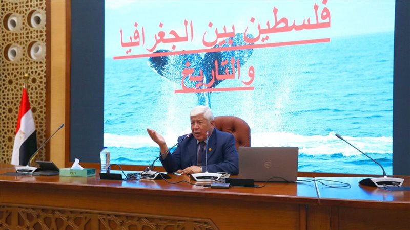 عميد كلية الدفاع