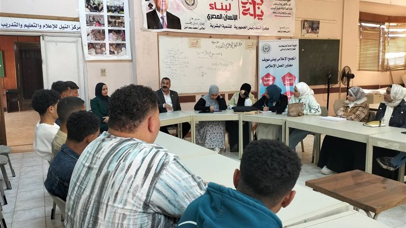 جانب من الندوات وورش