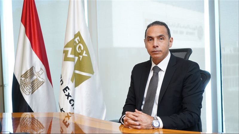 الدكتور إسلام عزام