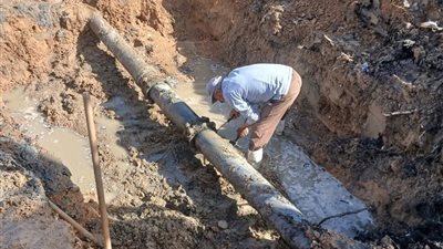 حي عتاقة بالسويس ينفذ حملة ميدانية لرفع القمامة وصيانة المرافق بنطاق الحي
