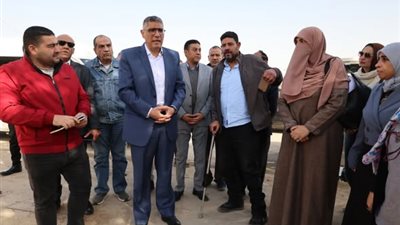 محافظ الجيزة يتفقد أعمال رصف طرق المنطقة الصناعية والاستثمارية بأبو رواش