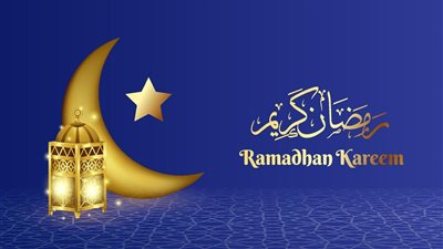 سافرت من مصر إلى السعودية لعمل عمرة.. ماذا أفعل وعندنا فطر وهم صائمون؟ 