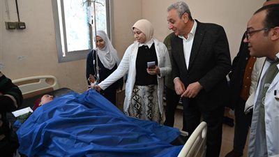 محافظ الغربية يتوجه إلى مستشفى قطور المركزي للاطمئنان على 14 عامل مصاب