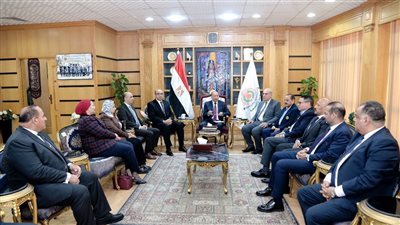 رئيس جامعة المنصورة يستقبل وفدًا من أعضاء مجلسي النواب والشيوخ لتعزيز التعاون