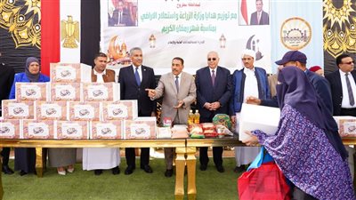 مبادرة توزيع المساعدات الغذائية على الأسر الأولى بالرعاية بمطروح
