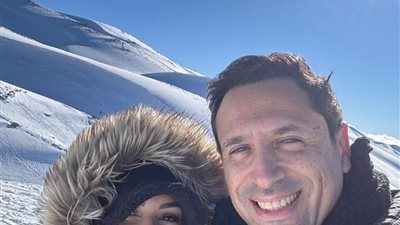 الإعلامي أحمد سالم ينشر صوراً رفقة زوجته.. قصة حب بدأت بعيداً عن الأضواء
