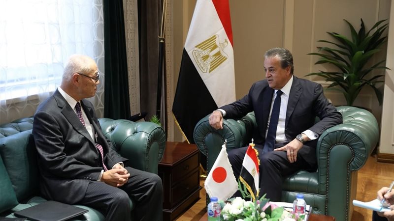 وزير الصحة وسفير