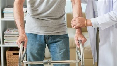 حبس وغرامة وشطب.. عقوبات صارمة لمخالفي ضوابط مزاولة العلاج الطبيعي
