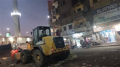 رئيس محلية قوص يباشر جهود العاملين بمرفق النظافة بالشوارع |صور