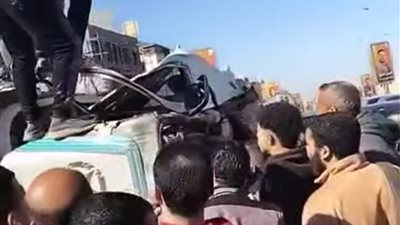 انقلاب تريلا محملة بزجاجات مياه معدنية  تابعة لشركة أوفانا بالتجمع الخامس