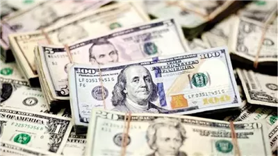 الدولار يتراجع مع تصاعد الغموض التجاري وترقب محادثات واشنطن وطهران