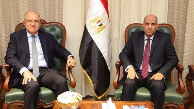 وزير العمل: الاستفادة من مشاريع الحرف اليدوية لتوفير فرص عمل لائقة للسيدات