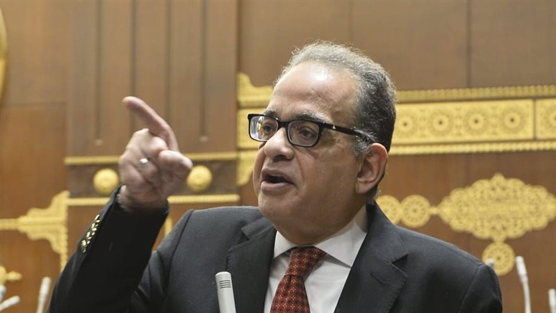 النائب طارق عبد العزيز
