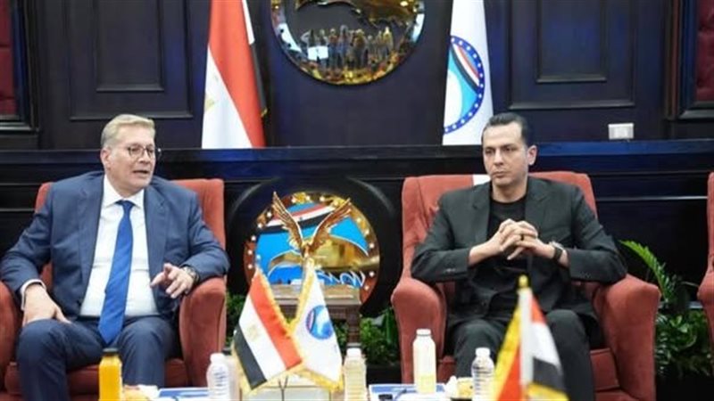 كريم بدوي وزير البترول