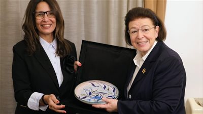 وزيرة الثقافة تبحث مع نظيرتها اليونانية تعزيز التعاون الثقافي المشترك 