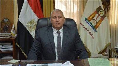 الدكتور محمد الزملوط يؤدي اليمين الدستورية محافظا لمطروح