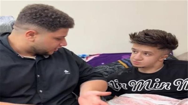 عمر فرج وشقيقه