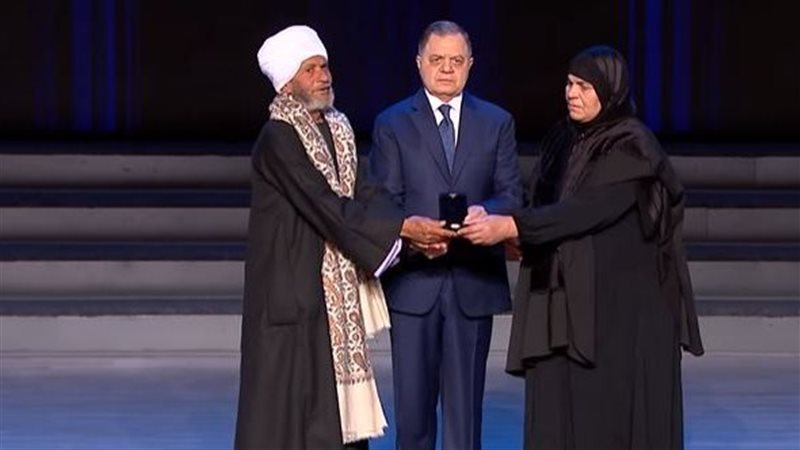 وزير الداخلية يكرم