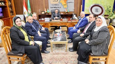 1. محافظ المنوفية يستقبل رئيس جنوب الدلتا للكهرباء لتهنئته بمنصبه الجديد