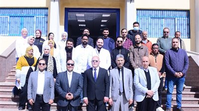 تشغيل 12 عيادة خارجية.. رئيس جامعة سوهاج يتفقد مستشفى الفم والأسنان
