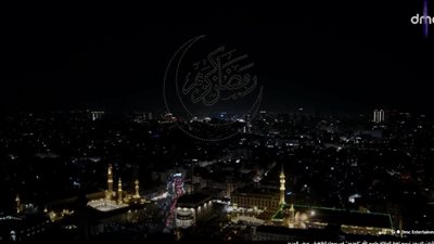 مشهد لآلاف طائرات الدرونز ترسم لفظ الجلالة واسم «الودود» في سماء القاهرة