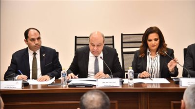 وزير الطيران المدني يستعرض خطة تطوير القطاع أمام لجنة السياحة والطيران بالنواب